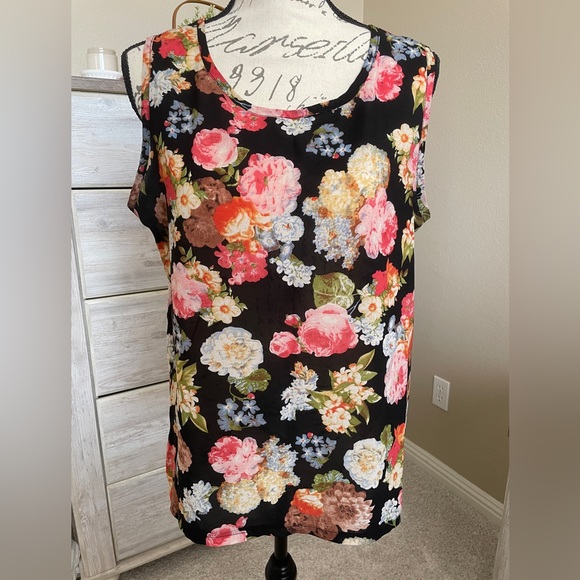 Zanzea Black and Pink Non-Fitted Tank Top - Picture 2 of 8